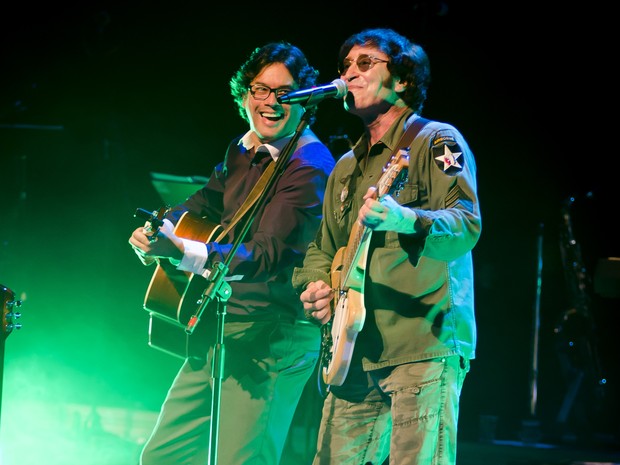 Gary Gibson e Aggeu Marques se apresentam juntos em Montes Claros (Foto: BH Beatle Week/Divulgação)