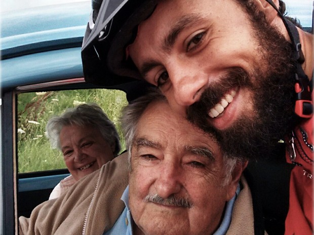 Selfie de Carlos Eduardo com o presidente do Uruguai José Mujica (Foto: Carlos Eduardo Oliveira / Arquivo pessoal)
