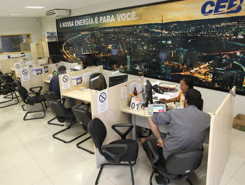 Cliente negocia dívida junto à CEB (Foto: Toninho Tavares/Agência Brasília)