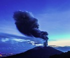 Vulcão tem maior erupção em 150 anos (Ezequiel Ibecerra/AFP)