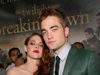 Robert Pattinson e Kristen Stewart posam juntos em première
