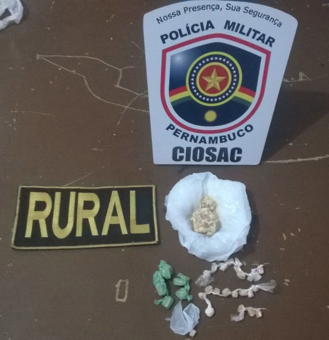 Droga apreendida pela PM em Sertânia, na região do Sertão pernambucano (Foto: Divulgação/ Polícia Militar)