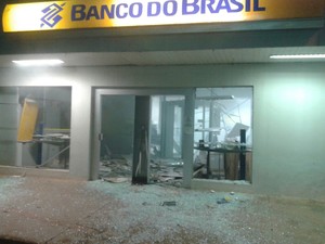 Segundo a PM, quatro homens foram responsáveis pela explosão do banco (Foto: Divulgação/PM-TO)