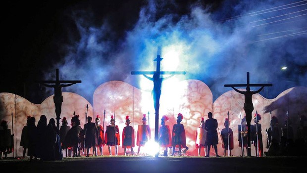 Rede Globo Londrina Tradicional Paixão de Cristo é encenada no