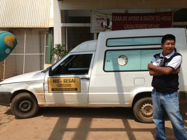 Ambul&acirc;ncia &eacute; utilizada para transportar at&eacute; 12 ind&iacute;genas de uma vez (Foto: Larissa Matar&eacute;sio/G1)