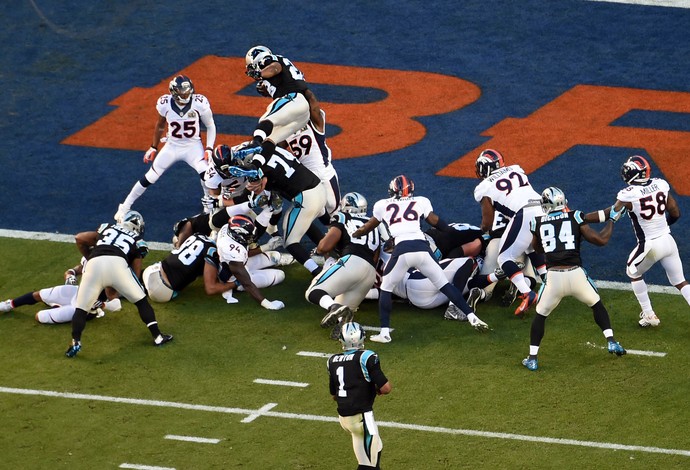 Jonathan Stewart - Touchdown Carolina Panthers Super Bowl 50 NFL (Foto: Reuters)