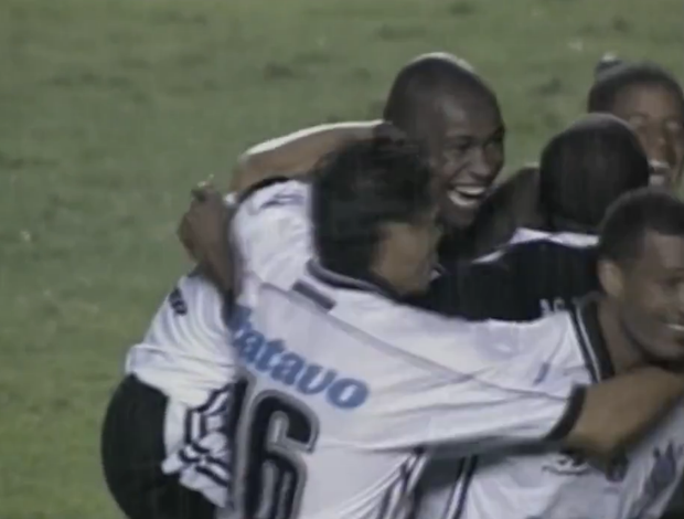 Na memória: em três jogos, Timão bate o Galo e leva o título brasileiro.