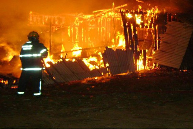 Proprietário não estava na residência no momento do incêndio (Foto: Corpo de Bombeiros de Barra Velha/Divulgação)