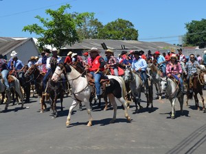 Cavalgada foi realizada no domingo (31), em Cruzeiro do Sul (Foto: Vanísia Nery/G1)