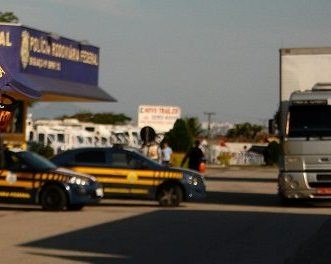 PRF vai permitir que os condutores permaneçam a 100 km/h ao passar por posto (Foto: PRF/Divulgação)