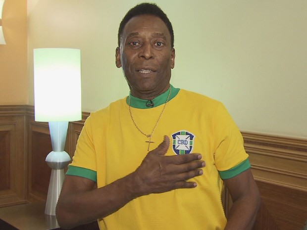 Pelé, camisa da seleção brasileira (Foto: Reprodução / TV Tribuna)