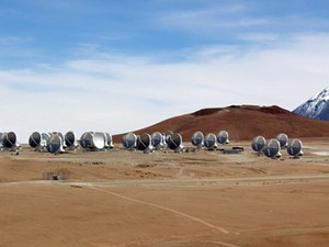 Conjunto de 66 antenas ter capacidade de ver objetos escuros a bilhes de anos-luz (Foto: Dennis Barbosa/G1)