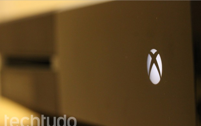 Xbox One em detalhe (Foto: Matheus Vasconcellos/ TechTudo)