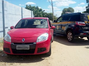 Carro foi recuperado nesta sexta-feira (3), em Caicó, no Seridó potiguar (Foto: Divulgação/PRF)
