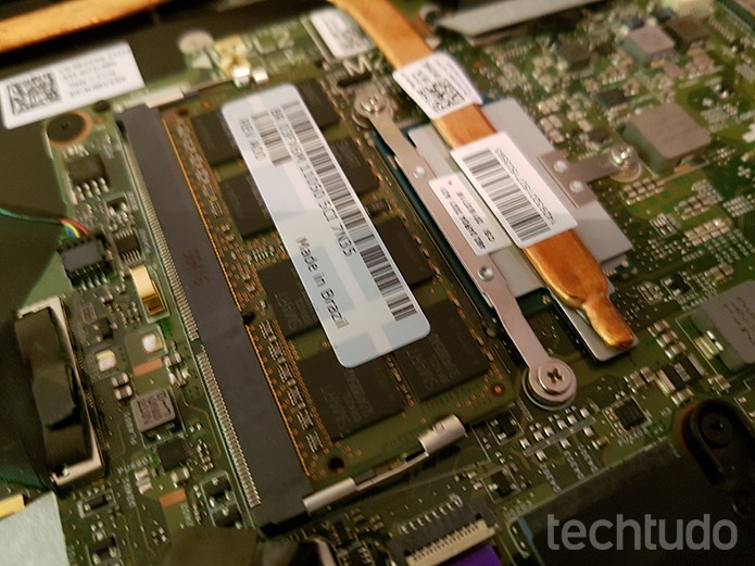 Notebooks usam pentes de memória pequenos, chamados de SODIMM (Foto: Filipe Garrett/TechTudo) Notebooks usam pentes de memória pequenos, chamados de SODIMM (Foto: Filipe Garrett/TechTudo)