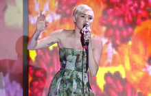 Veja o estilo de Miley Cyrus e mais famosas no World Music Awards