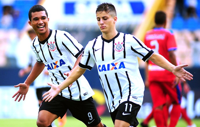 Em duelo de fortes ataques, Timão encara São Caetano por vaga na semi