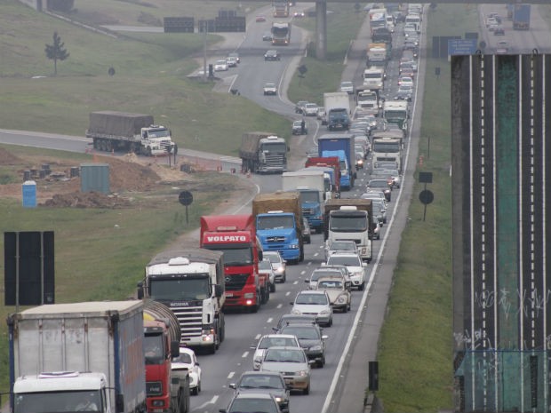 Movimento intenso na  (Foto: Luiz Fernando Martins / RPC TV)