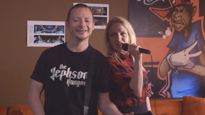 Guitar Hero Live: jogadores poderão usar smartphones como microfones no game (Foto: Reprodução/Activision)
