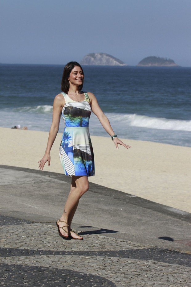 Carol Castro durante gravação (Foto: Dilson Silva / AgNews)