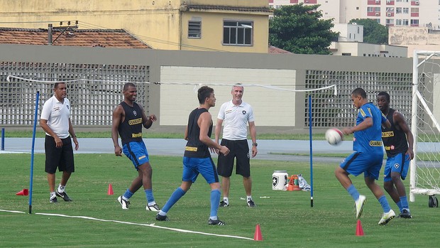 Futevôlei treino Botafogo (Foto: André Casado / Globoesporte.com)