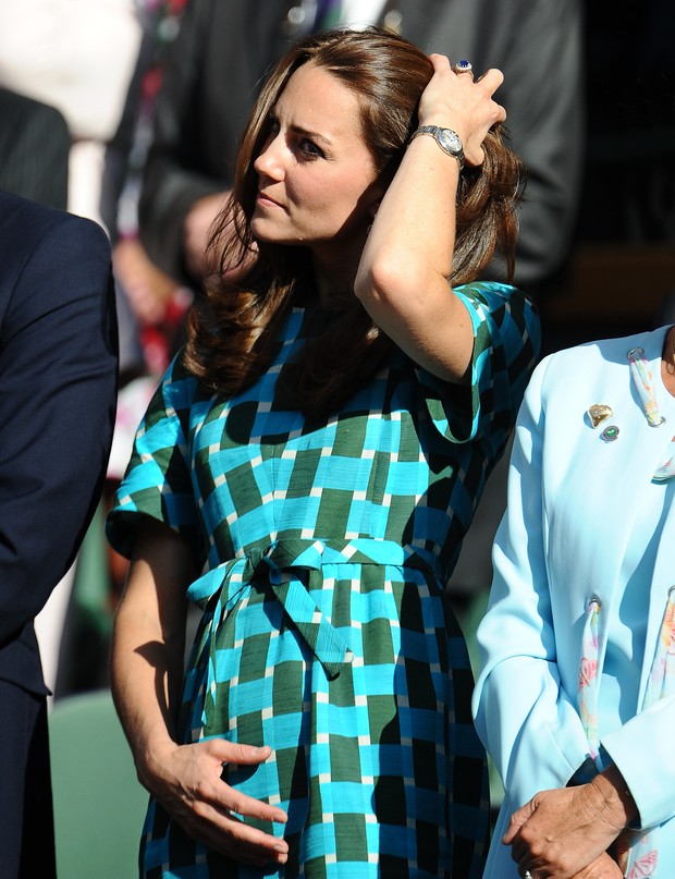Kate Middleton e sua barriguinha suspeita no início do mês (Foto: Splash News/AKM-GSI / AKM-GSI )