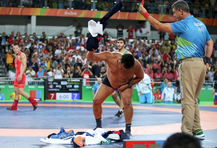 Protesto técnico Mandakhnaran Ganzorig (MGL) luta olímpica estilo livre 65kg (Foto: Reuters)