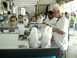 Idosos de Três Rios continuam trabalhando após aposentadoria (Foto: Reprodução/TV Rio Sul)