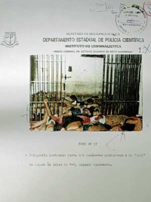 Reprodução de folha do processo que foi entregue aos jurados durante julgamento de Ubiratan pelo massacre do Carandiru (Foto: Reprodução/G1)