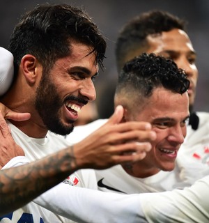 Yago recebe o terceiro cartão amarelo e desfalca o Corinthians no clássico