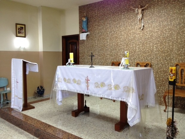 Altar da Paróquia de São Jerônimo, na Favela da Varginha, na Zona Norte do Rio (Foto: Mariucha Machado/G1)
