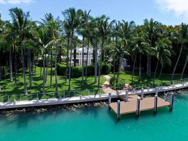 Mansão de luxo em ilha na Flórida sai por R$ 156 milhões (Foto: Divulgação / Douglas Elliman)