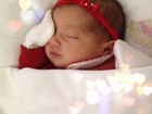 Ex-BBB Karla posta foto da filha recém-nascida