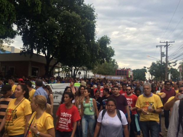Servidores protestam por pagamento de reajuste salarial em Mato Grosso (Foto: Divulgação)
