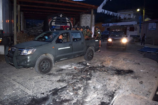  A polícia mandou 50 homens para Concepción como forma de restabelecer a ordem  (Foto: AP Foto/Gustavo Giron)