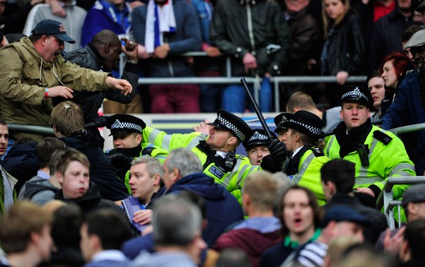 Confusão Torcida Millwall (Foto: AFP)