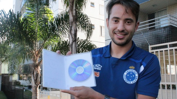 Éverton Ribeiro elege os gols mais bonitos para colocar em DVD globoesporte.com