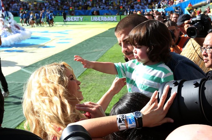 Shakira com Pique e o filho (Foto: André Durão)