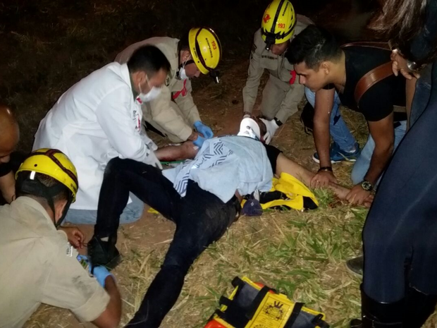 Cristiano Araújo recebeu atendimento no local do acidente Goiás Goiânia (Foto: Renato Melo/Arquivo Pessoal)