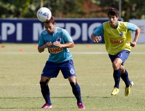 Everton Ribeiro e Lucas Silva, do Cruzeiro (Foto: Washington Alves / Vipcomm)