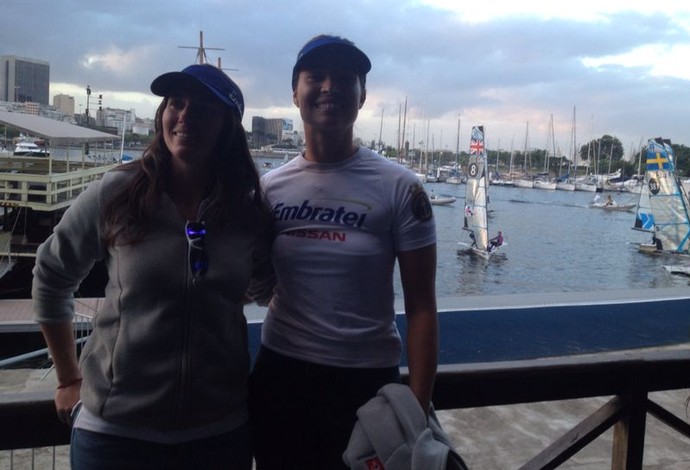 Renata Decnop e Isabel Swan na Marina da Glória, onde acontece o evento-teste da vela (Foto: Raphael Andriolo)