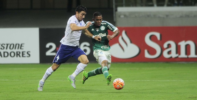 Gabriel Jesus vê arbitro perdido e reclama de violência do Nacional