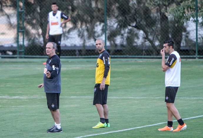 Levir Culpi, Diego Tardelli e Dátolo, no treino do Atlético-MG (Foto: bruno Cantini/Atlético-MG)