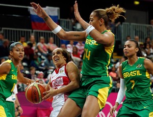 Basquete erika souza brasil Becky Hammon Rússia Londres 2012 (Foto: Agência Reuters)