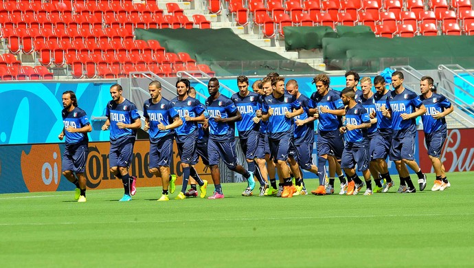 Jogadores Itália treino (Foto: Aldo Carneiro / Pernambuco Press)