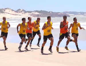 treino do América-MG na praia em Natal (Foto: Reprodução / Site Oficial)