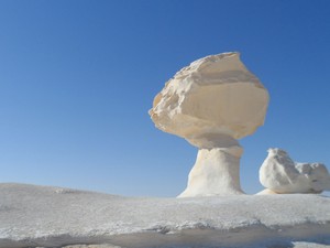 O deserto Branco, que faz parte do deserto de Sahara (Foto: Tainara Caldas/Vc no G1)