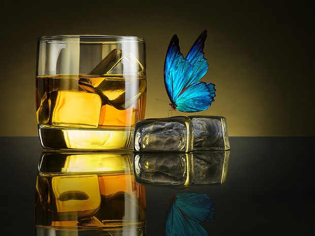 Foto que ganhou melhada de ouro faz parte do trabalho Butterfly Drink (Foto: Divulgação/Jackson Carvalho)