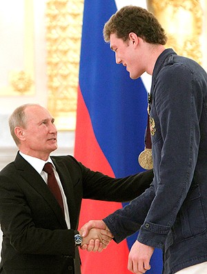 Dmitry Muserskiy em encontro com Vladimir Putin na Rússia (Foto: Reuters)