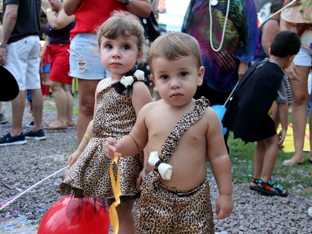 Sofia e Nicolas representaram Bam Bam e Pedrita, da série 'Os Flintstones' (Foto: Rickardo Marques/G1 AM)